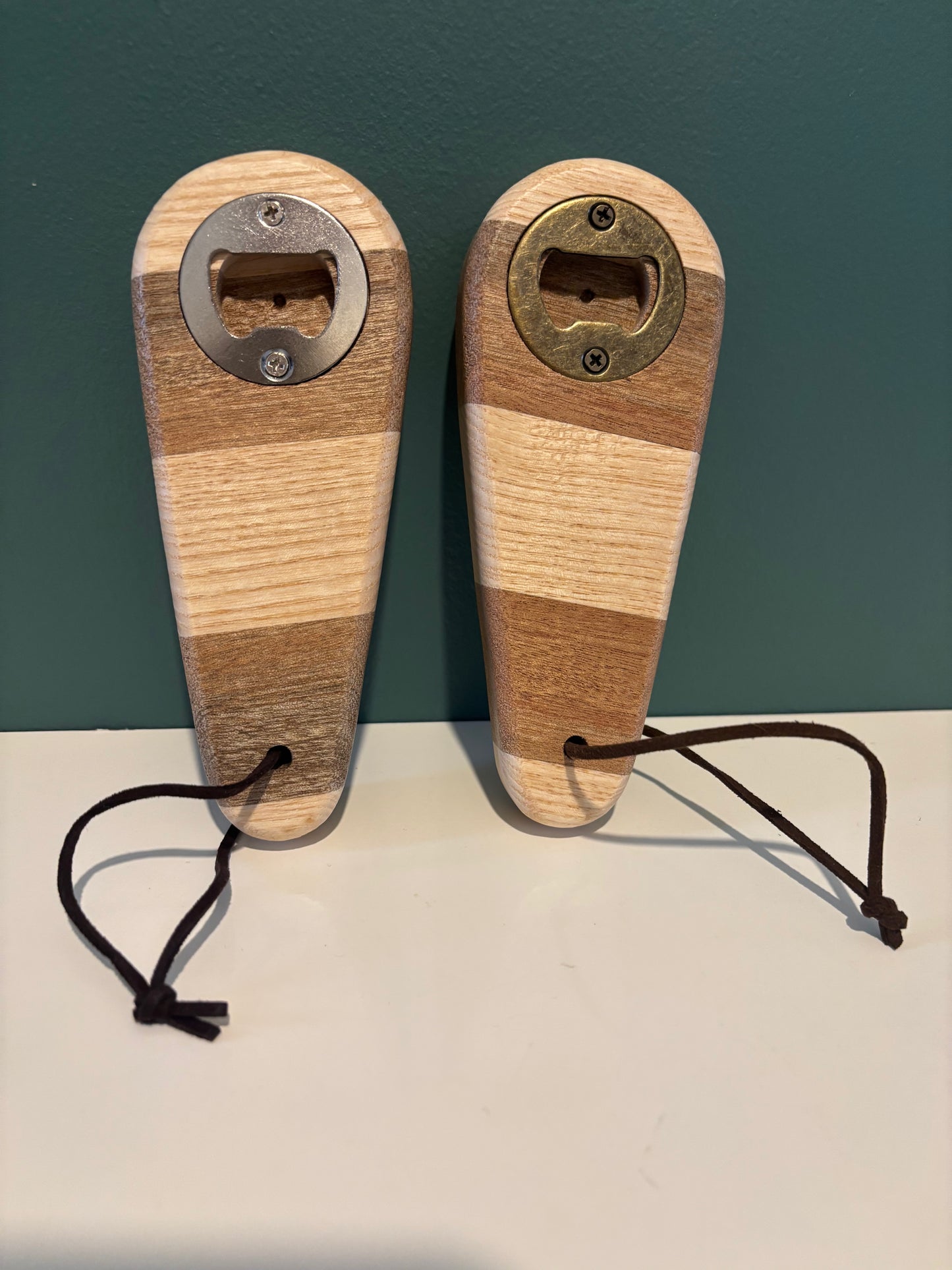 Décapsuleur multicolore - Sipo et Frêne