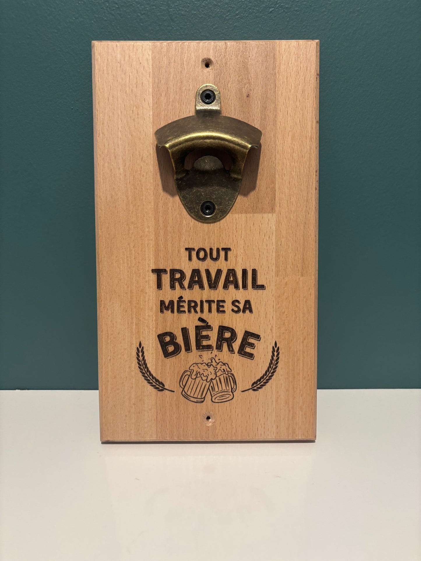 Décapsuleur mural ''Tout travail mérite sa bière"