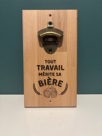 Décapsuleur mural ''Tout travail mérite sa bière"