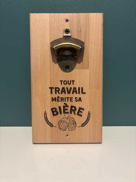 Décapsuleur mural ''Tout travail mérite sa bière"