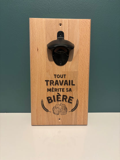 Décapsuleur mural ''Tout travail mérite sa bière"