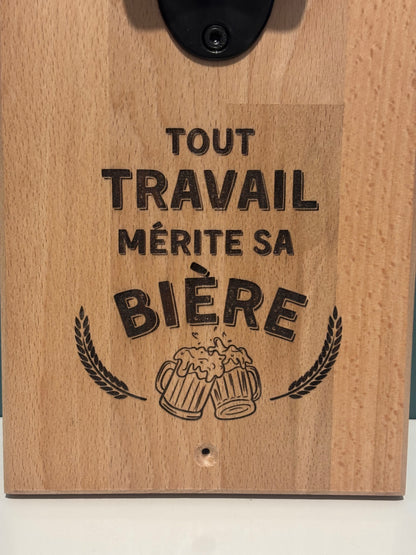 Décapsuleur mural ''Tout travail mérite sa bière"