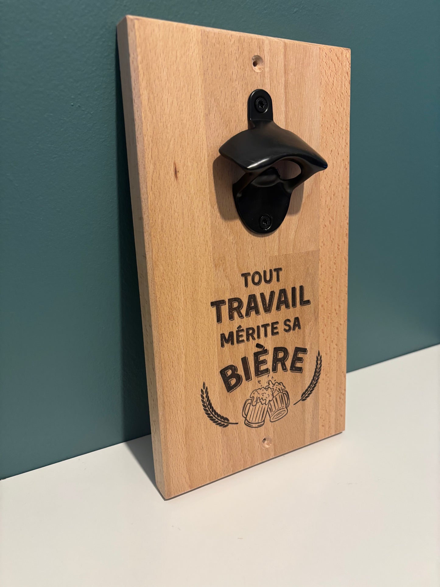 Décapsuleur mural ''Tout travail mérite sa bière"